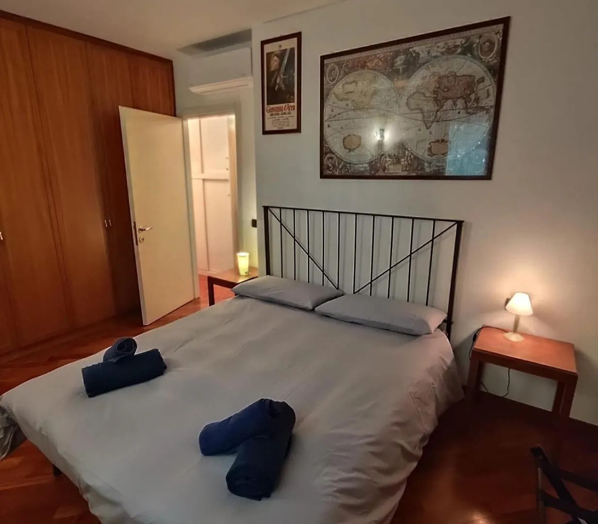 Ferienwohnung The Book Nook Mailand Italien
